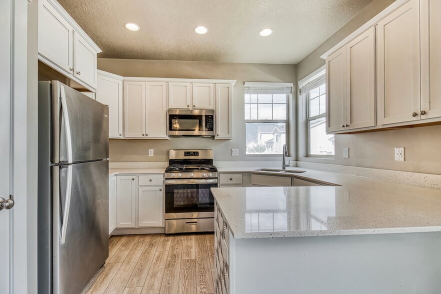 Building Photo - 1083 W Osprey Dr