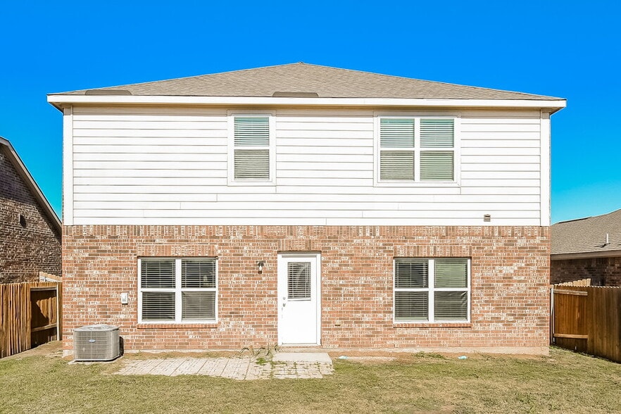 Building Photo - 136 Ryan St