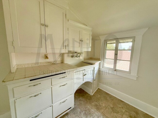 Building Photo - Garland Triplex