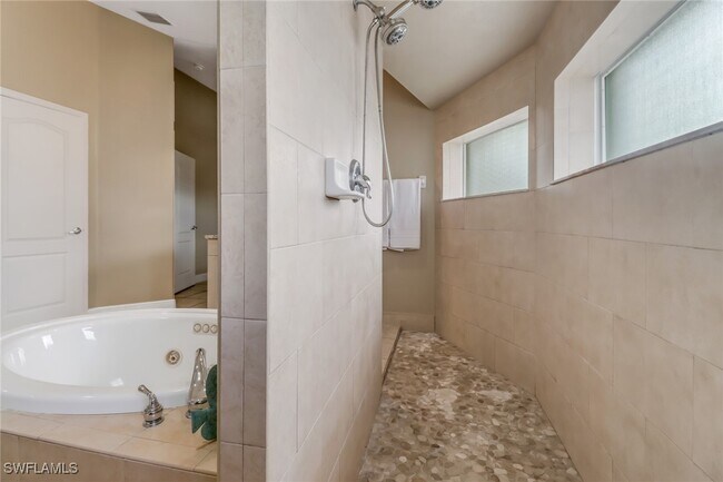 Building Photo - 2236 SW 27th St