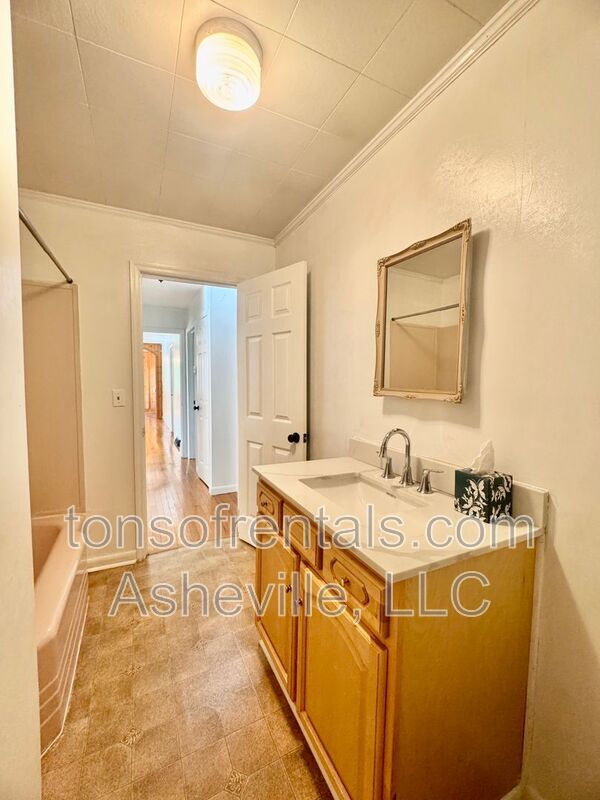 Building Photo - 1574 Lynn Rd