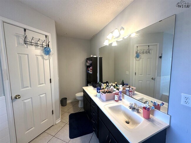 Building Photo - 4412 Post Oak Dr