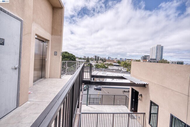 Building Photo - 4202 Telegraph Ave