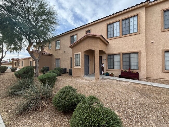 Primary Photo - Beautifully Updated 2nd Floor-Condo 2BED/2...