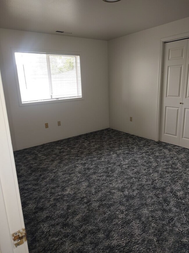 Building Photo - 1439 Terrace Dr