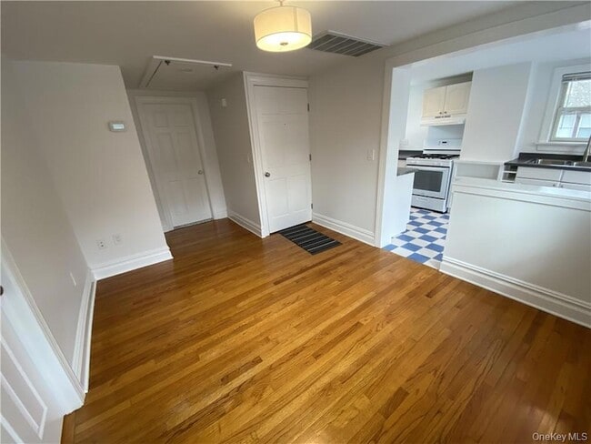 Building Photo - 95 NY-59