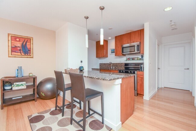 Building Photo - 16 Miner St