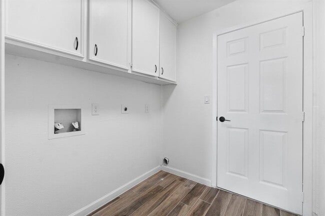 Building Photo - 456 Deep Woods Ln
