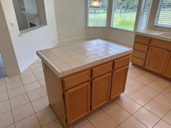 Building Photo - Gated Unique Remodeled 3 Bedroom w/ Golf Course Views in Rancho Solano