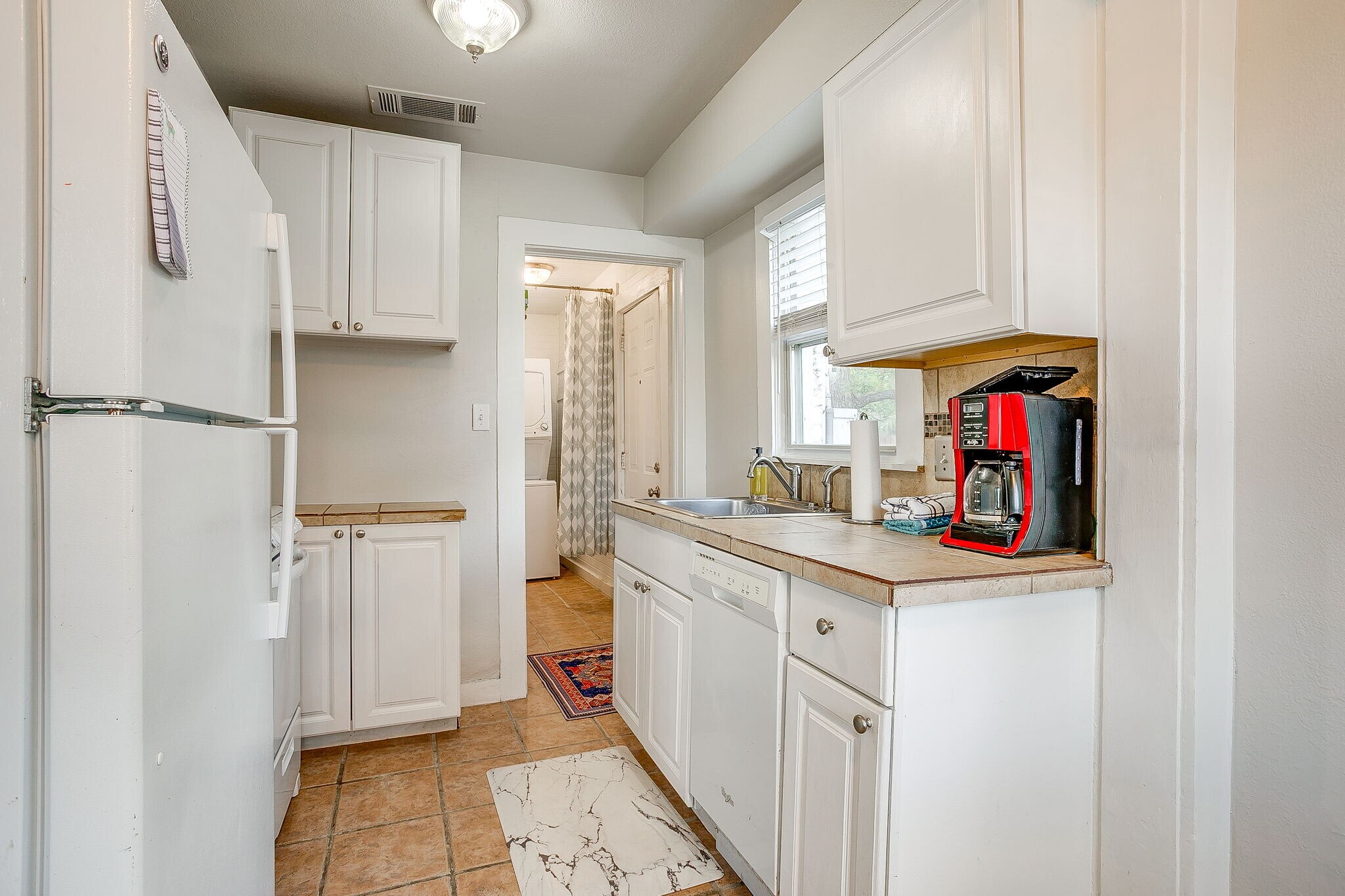 Building Photo - 1600 Belle Pl