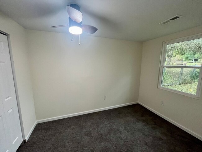 Building Photo - 3 Bed | 2 Bath | House