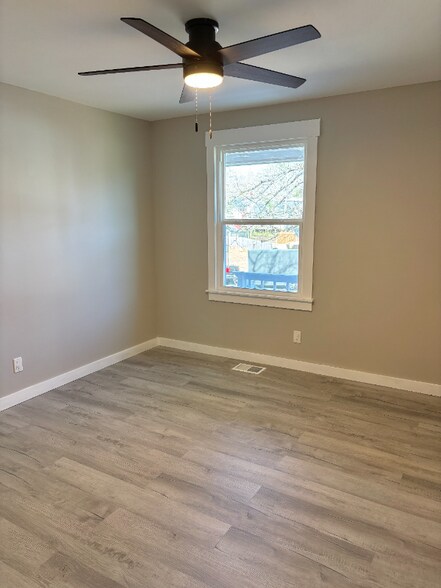 Building Photo - 1136 Chadford Rd