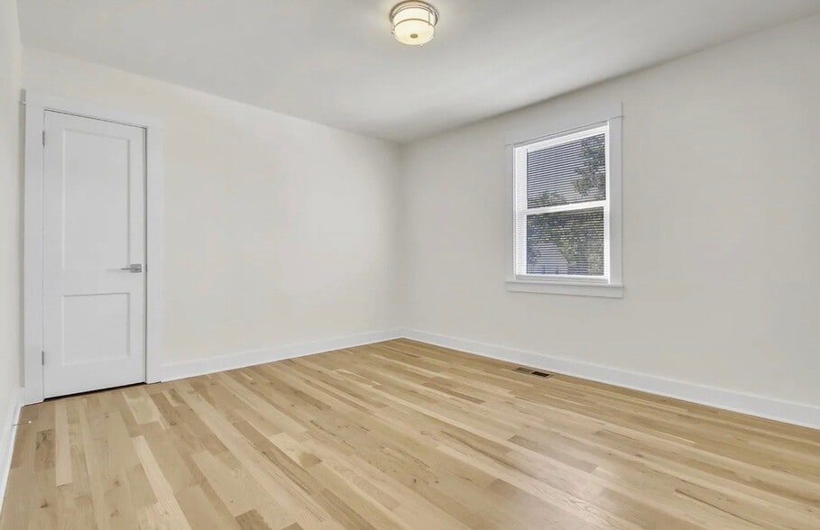 Building Photo - 1121 Goldilocks St