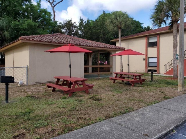 BBQ Area - Cypress Place Apartments