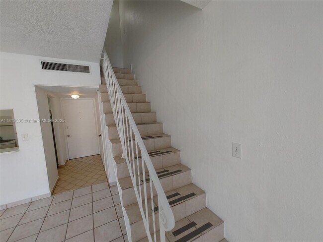 Building Photo - 1305 W 53rd St