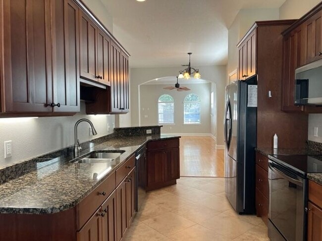 Building Photo - 3 Bedroom Townhouse in Boone School Area