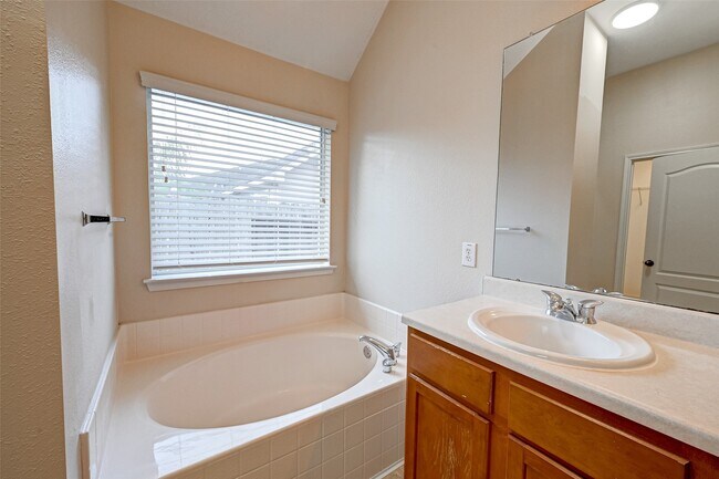 Building Photo - 6923 Grants Hollow Ln