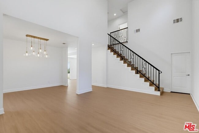 Building Photo - 3528 Mesquite Dr