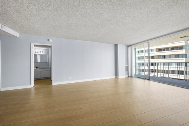 Building Photo - 700 E Ocean Blvd