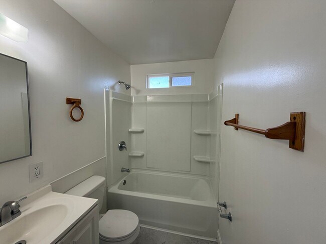 Building Photo - 4590-4592 73rd St, Sacramento, CA 95820