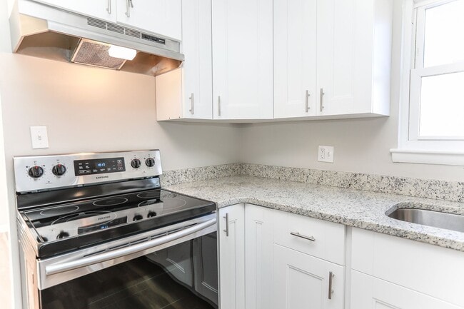 Building Photo - Spacious Home Near Bow Creek & Lynnhaven Mall