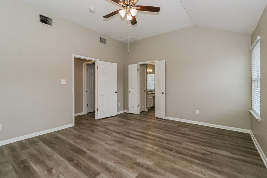 Building Photo - 200 N Crossing Trail