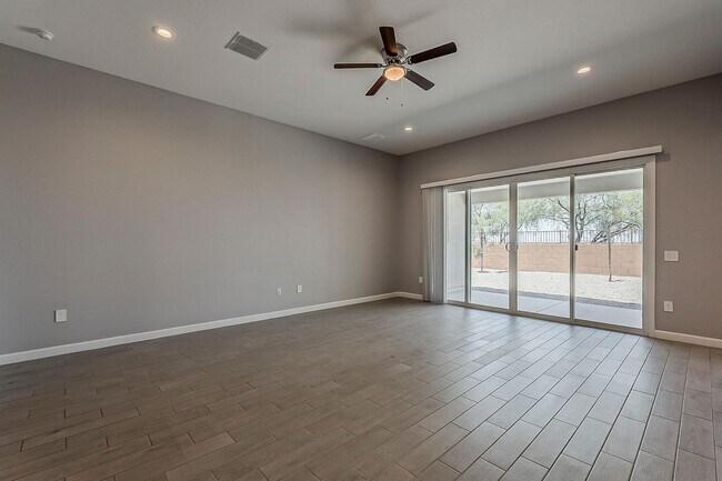 Building Photo - Spacious New-Build Family Home!