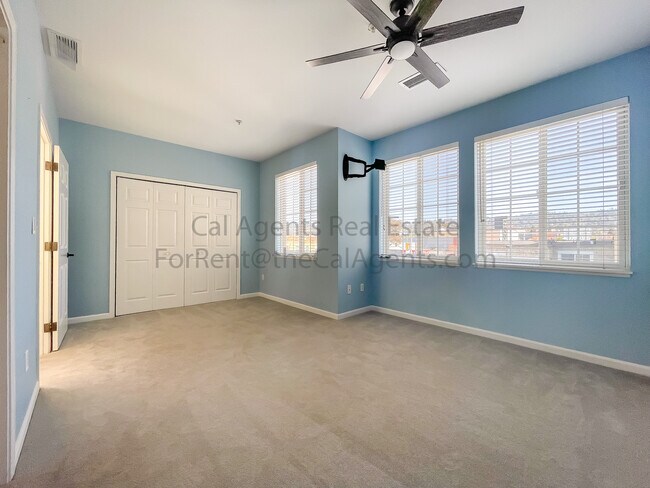 Building Photo - 909 Adams St