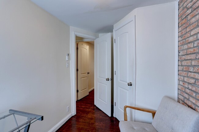 Building Photo - Charming 2BD/1BA - Upper Fells Point Townhome