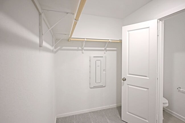 Building Photo - 2415 Shady Grv