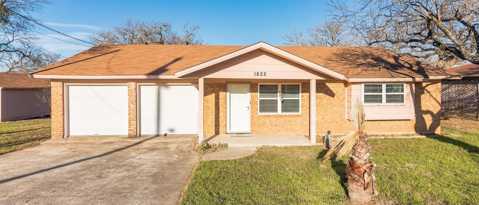 Building Photo - 1822 Greenwood Ln