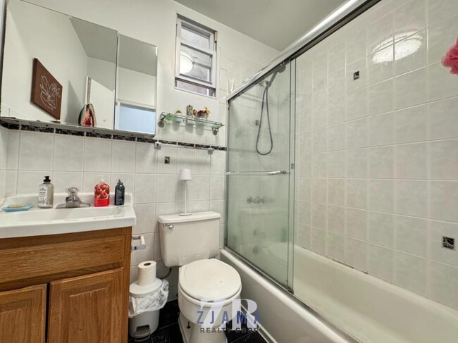 Building Photo - 2 bedroom in Brooklyn NY 11215