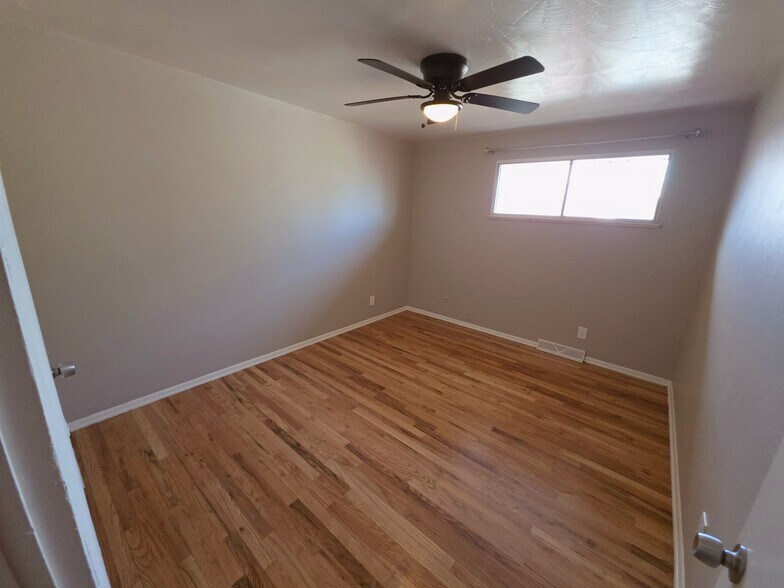 Master Bedroom - 209 S Hooker St