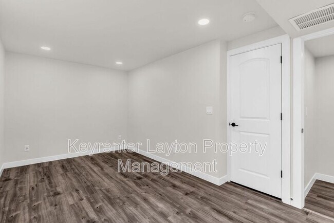 Building Photo - 1432 E Daylily Ct