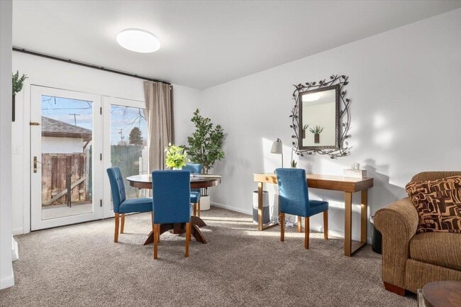 Building Photo - 1305 9th St W