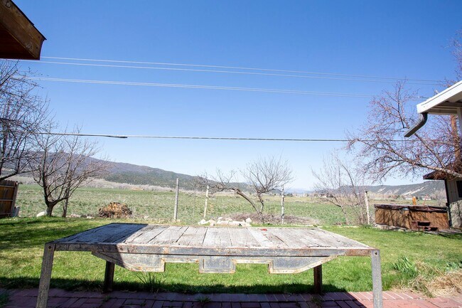 Building Photo - 5 Bedroom, 3 Bath house located in El Jebe...