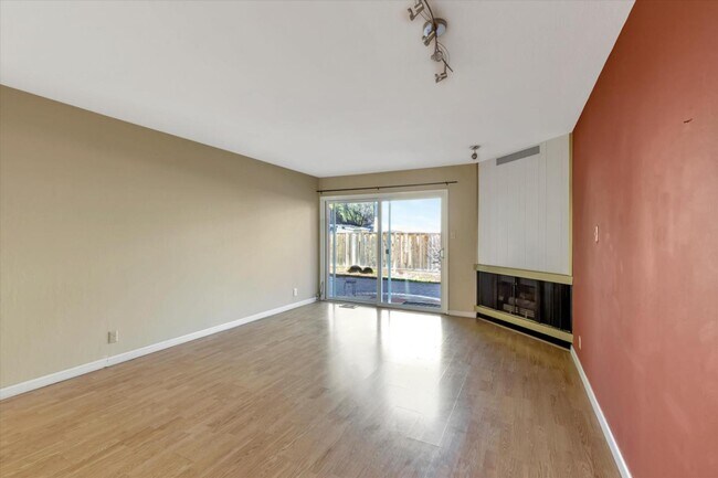 Building Photo - 40307 San Sebastian Pl