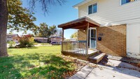 Building Photo - AVAILABLE JANUARY! Cute 3 Bedroom Townhous...