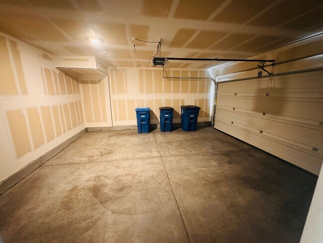 Building Photo - Semi-Furnished 3-bedroom, 2.5-bath townhouse For Rent