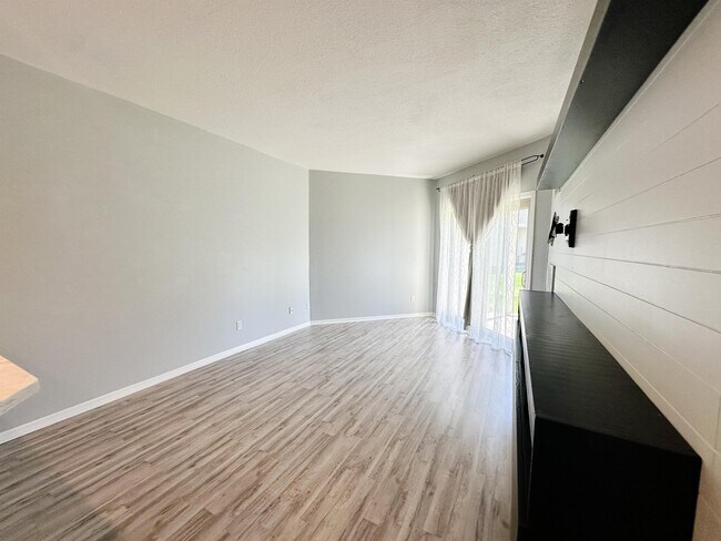 Building Photo - 1392 Carling Dr