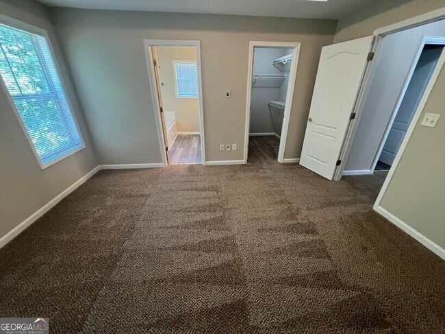 Building Photo - 1157 Chateau Terrace