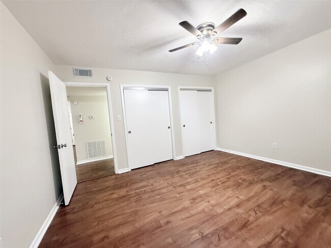 Building Photo - 321 E Cedar St