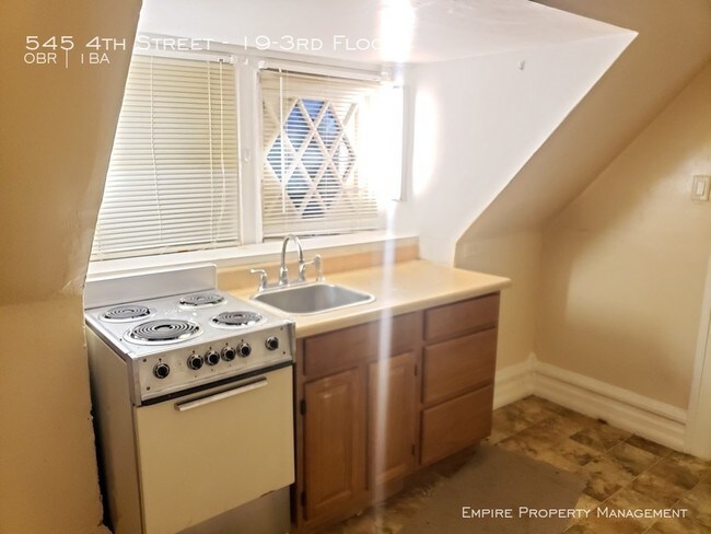 Building Photo - 545 4th St