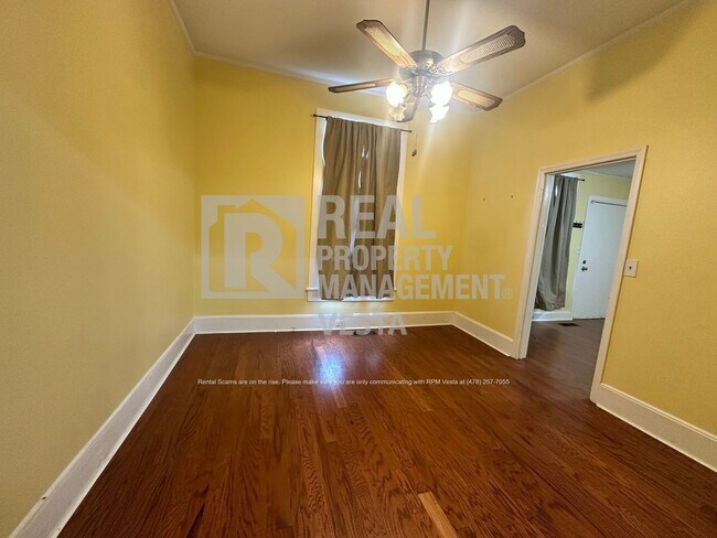 Building Photo - 346 E Main St