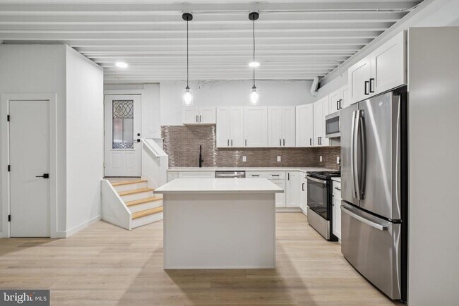 Building Photo - 1116 N Bodine St