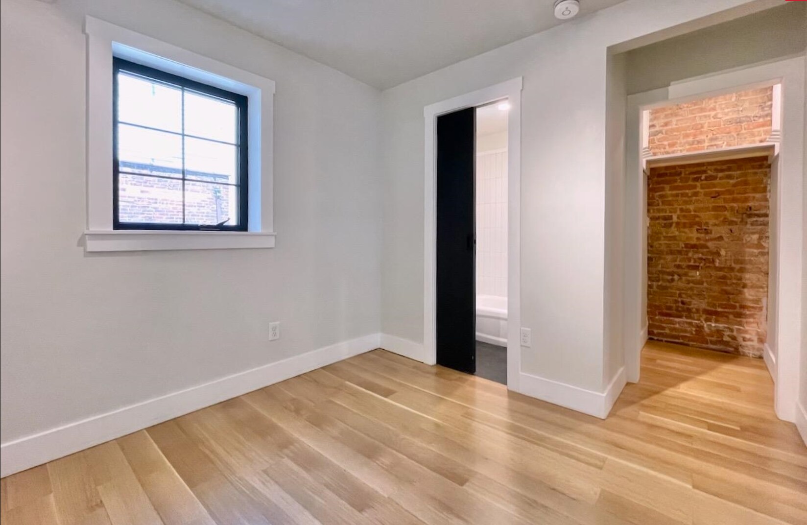 Building Photo - 320 6th St