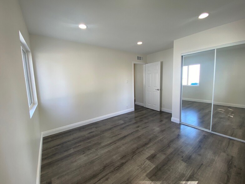 Building Photo - 6644 Atoll Ave