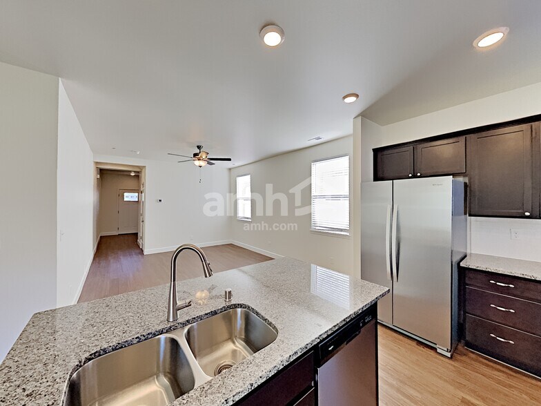 Building Photo - 10626 137th St E