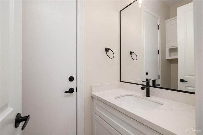 Building Photo - 22 Linva Ave