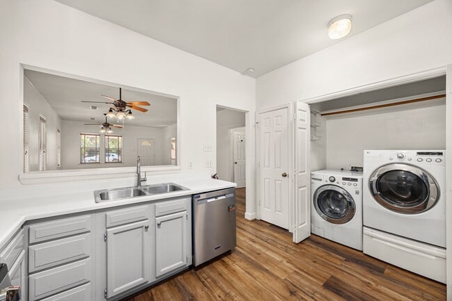 Building Photo - 1912 Shearn St